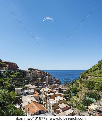 Stock Photo - Ausblick uber Manarola, Cinque Terre, La Spezia, Cinque Terre, Ligurien, Italien, Europa. Fotosearch
