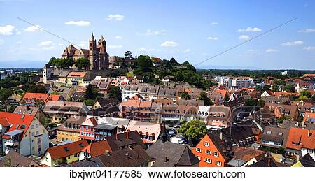 Stock Photography - Ausblick vom Eckhartsberg auf die Altstadt mit dem romanischen St. Stephansmunster, Breisach am Rhein, Oberrhein, Schwarzwald, Baden-Wurttemberg, Deutschland, Europa. Fotosearch