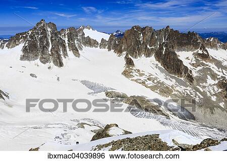 Ausblick vom Gipfelgrat des Grand Lui, Grande Fourche, Aiguille Dorees, Saleinagletscher, Mont-Blanc-Massiv, Alpen, Wallis, Schweiz, Europa View Large Photo Image Stock Photograph - Ausblick vom Gipfelgrat des Grand Lui, Grande Fourche, Aiguille Dorees, Saleinagletscher, Mont-Blanc-Massiv, Alpen, Wallis, Schweiz, Europa. Fotosearch
