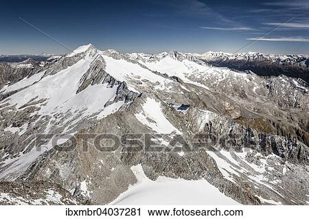 Stock Image - Ausblick vom Hohen Weisszint, im Bild der Grosse Mosseler und Turnerkamp, Zillertaler Alpen, Lappach, Muhlwaldertal, Tauferer Ahrntal, Pustertal, Sudtirol, Italien, Finkenberg, Tirol, Osterreich, Europa. Fotosearch