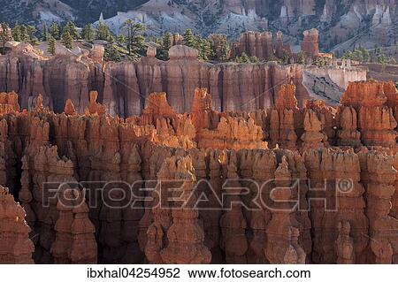 Ausblick vom Inspiration Point auf farbige Gesteinsformationen im Bryce Amphitheater, Hoodoos, Morgenlicht, Bryce Canyon Nationalpark, Utah, USA, Nordamerika View Large Photo Image Stock Image - Ausblick vom Inspiration Point auf farbige Gesteinsformationen im Bryce Amphitheater, Hoodoos, Morgenlicht, Bryce Canyon Nationalpark, Utah, USA, Nordamerika. Fotosearch