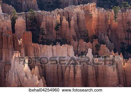 Ausblick vom Inspiration Point auf farbige Gesteinsformationen im Bryce Amphitheater, Hoodoos, Morgenlicht, Bryce Canyon Nationalpark, Utah, USA, Nordamerika View Large Photo Image Stock Image - Ausblick vom Inspiration Point auf farbige Gesteinsformationen im Bryce Amphitheater, Hoodoos, Morgenlicht, Bryce Canyon Nationalpark, Utah, USA, Nordamerika. Fotosearch