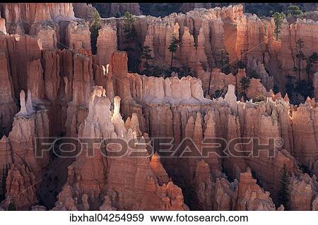 Ausblick vom Inspiration Point auf farbige Gesteinsformationen im Bryce Amphitheater, Hoodoos, Morgenlicht, Bryce Canyon Nationalpark, Utah, USA, Nordamerika View Large Photo Image Stock Photo - Ausblick vom Inspiration Point auf farbige Gesteinsformationen im Bryce Amphitheater, Hoodoos, Morgenlicht, Bryce Canyon Nationalpark, Utah, USA, Nordamerika. Fotosearch