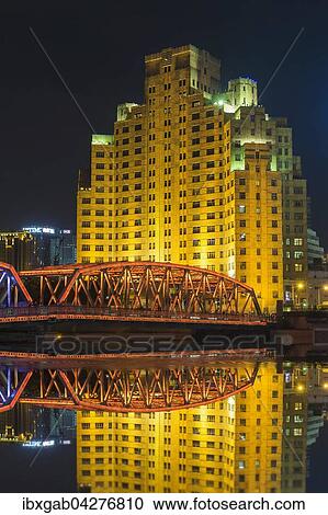 Ausblick von der Uferpromenade The Bund bei Nacht, Shanghai, China, Asien View Large Photo Image Stock Image - Ausblick von der Uferpromenade The Bund bei Nacht, Shanghai, China, Asien. Fotosearch