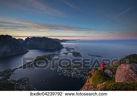 Stock Image - Aussicht vom Reinebringen, Reinebriggen, auf Reine und den Reinefjord mit Bergen, bei Mitternachtssonne, Moskenes, Moskenesoy, Lofoten, Norwegen, Europa. Fotosearch