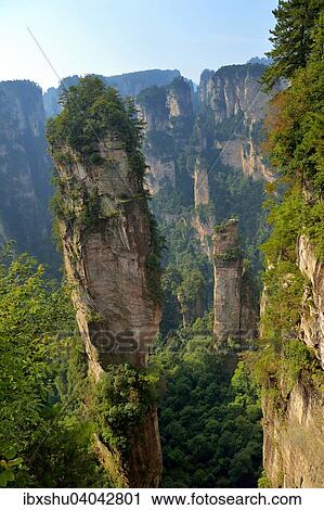 Stock Image - Avatar-Berge mit Felsnadeln aus Quarzsandstein, Zhangjiajie Nationalpark, Provinz Hunan, China, Asien. Fotosearch