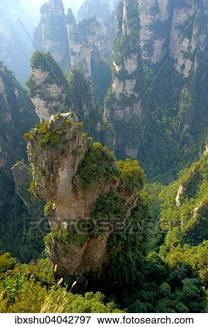 Stock Photo - Avatar-Berge mit Felsnadeln aus Quarzsandstein, Zhangjiajie Nationalpark, Provinz Hunan, China, Asien. Fotosearch