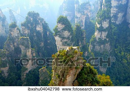 Stock Photo - Avatar-Berge mit Felsnadeln aus Quarzsandstein, Zhangjiajie Nationalpark, Provinz Hunan, China, Asien. Fotosearch