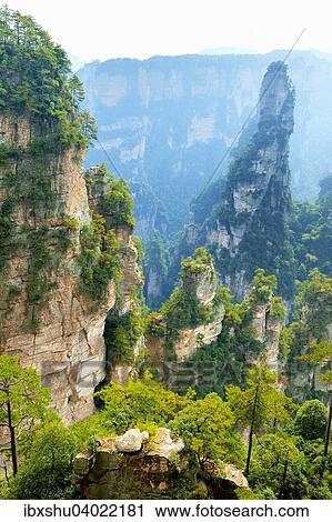 Stock Image - Avatar Berge mit senkrechten Felssaulen aus Quarzsandstein, Zhangjiajie Nationalpark, Provinz Hunan, China, Asien. Fotosearch