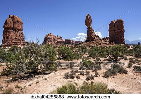 Balanced Rock, Arches National Park, Utah, USA, Nordamerika View Large Photo Image Stock Photo - Balanced Rock, Arches National Park, Utah, USA, Nordamerika. Fotosearch