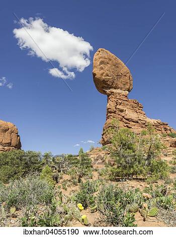 Balanced Rock, Arches-Nationalpark, Moab, Utah, USA, Nordamerika View Large Photo Image Stock Image - Balanced Rock, Arches-Nationalpark, Moab, Utah, USA, Nordamerika. Fotosearch