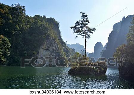 Picture - Baofeng See, UNESCO-Weltkulturerbe, Wuling Yuan, Zhangjiajie Nationalpark, Provinz Hunan, China, Asien. Fotosearch