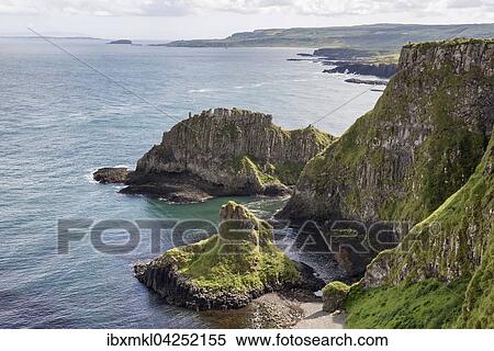 Stock Photography - Basaltklippen an der Causeway Coast, County Antrim, Nordirland, Vereinigtes Konigreich. Fotosearch