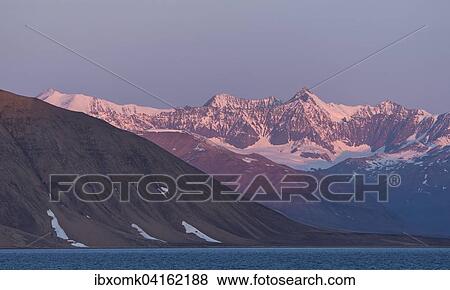 Berge im Morgenlicht, Kong Oscar Fjord, Nordost-Gronland-Nationalpark, Gronland, Nordamerika View Large Photo Image Stock Photo - Berge im Morgenlicht, Kong Oscar Fjord, Nordost-Gronland-Nationalpark, Gronland, Nordamerika. Fotosearch
