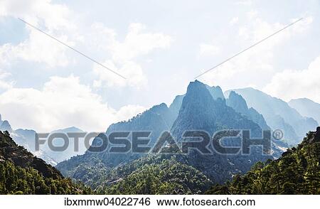 Berglandschaft, Silhouetten von Bergen mit Wolken, Kiefernwald, Refuge de Carrozzu, Korsika, Frankreich, Europa View Large Photo Image Stock Photograph - Berglandschaft, Silhouetten von Bergen mit Wolken, Kiefernwald, Refuge de Carrozzu, Korsika, Frankreich, Europa. Fotosearch