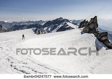 Bergsteiger am Gipfelgrat des Schwarzenstein, hinten der Loffler, Zillertaler Alpen, Sudtirol, Trentino-Sudtirol, Italien, Europa View Large Photo Image Stock Photo - Bergsteiger am Gipfelgrat des Schwarzenstein, hinten der Loffler, Zillertaler Alpen, Sudtirol, Trentino-Sudtirol, Italien, Europa. Fotosearch