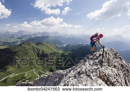 Bergsteiger am Klettersteig Via Ferrata Eterna bei der Marmolata, Punta Serauta, hinten der Heiligkreuzkofel, die Conturines-Gruppe und die Tofane, Dolomiten, Veneto, Alpen, Italien, Europa View Large Photo Image Stock Image - Bergsteiger am Klettersteig Via Ferrata Eterna bei der Marmolata, Punta Serauta, hinten der Heiligkreuzkofel, die Conturines-Gruppe und die Tofane, Dolomiten, Veneto, Alpen, Italien, Europa. Fotosearch
