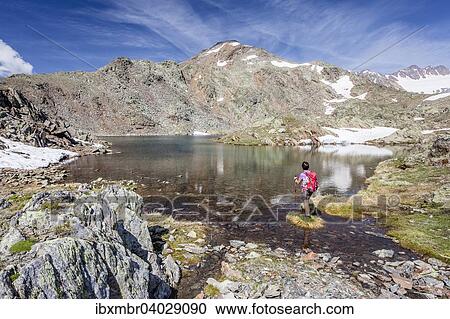 Bergsteiger beim Aufstieg auf den Kortscher Schafsberg in Schnals, hier am Hungersee, hinten der Kortscher Schafsberg, Schnalstal, Meraner Land, Meran und Umgebung, Sudtirol, Trentino-Sudtirol, Italien, Europa View Large Photo Image Stock Image - Bergsteiger beim Aufstieg auf den Kortscher Schafsberg in Schnals, hier am Hungersee, hinten der Kortscher Schafsberg, Schnalstal, Meraner Land, Meran und Umgebung, Sudtirol, Trentino-Sudtirol, Italien, Europa. Fotosearch