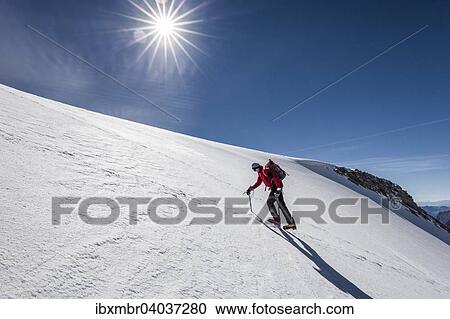 Bergsteiger beim Aufstieg zum Hohen Weisszint, hier am Gliederferner, Zillertaler Alpen, Lappach, Muhlwaldertal, Tauferer Ahrntal, Pustertal, Sudtirol, Italien, Finkenberg, Tirol, Osterreich, Europa View Large Photo Image Stock Image - Bergsteiger beim Aufstieg zum Hohen Weisszint, hier am Gliederferner, Zillertaler Alpen, Lappach, Muhlwaldertal, Tauferer Ahrntal, Pustertal, Sudtirol, Italien, Finkenberg, Tirol, Osterreich, Europa. Fotosearch