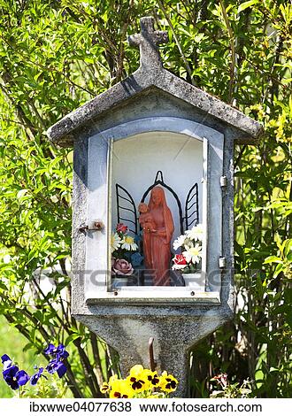 Bildstock mit Marienstatue, Mondseeland, Salzkammergut, Oberosterreich, Osterreich, Europa View Large Photo Image Stock Photo - Bildstock mit Marienstatue, Mondseeland, Salzkammergut, Oberosterreich, Osterreich, Europa. Fotosearch