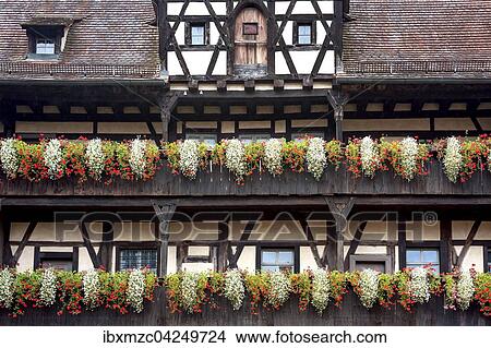 Picture - Blumenschmuck an den Laubengangen der Alten Hofhaltung, Bamberg, Oberfranken, Bayern, Deutschland, Europa. Fotosearch