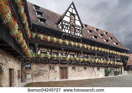 Blumenschmuck an den Laubengangen der Alten Hofhaltung, Bamberg, Oberfranken, Bayern, Deutschland, Europa View Large Photo Image Stock Photo - Blumenschmuck an den Laubengangen der Alten Hofhaltung, Bamberg, Oberfranken, Bayern, Deutschland, Europa. Fotosearch