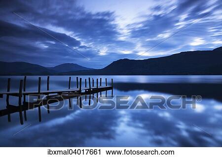 Stock Image - Bootssteg am Brandelhow Bay, Derwent Water, Lake District Nationalpark, Cumbria, England, Grossbritannien. Fotosearch