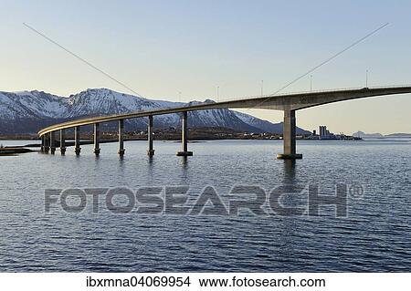 Picture - Brucke uber den Langoysund, bei Stokmarknes, Insel Hadseloya, Nordland, Vesteralen, Norwegen, Europa. Fotosearch