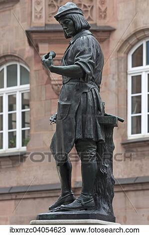 Brunnenskulptur, Peter Henlein, um 1480-1542, Erfinder der Taschenuhr, Brunnen und Skulptur 1905, Hefnersplatz, Nurnberg, Mittelfranken, Bayern, Deutschland, Europa View Large Photo Image Stock Image - Brunnenskulptur, Peter Henlein, um 1480-1542, Erfinder der Taschenuhr, Brunnen und Skulptur 1905, Hefnersplatz, Nurnberg, Mittelfranken, Bayern, Deutschland, Europa. Fotosearch