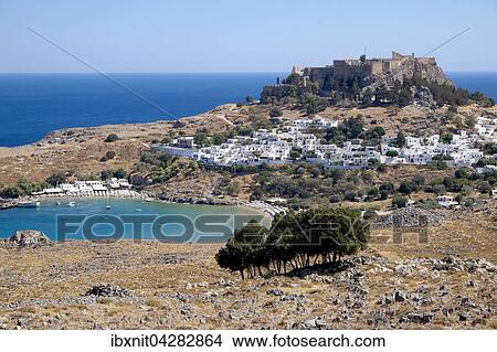 Picture - Bucht von Lindos mit Akropolis von Lindos, Lindos, Rhodos, Dodekanes, Griechenland, Europa. Fotosearch