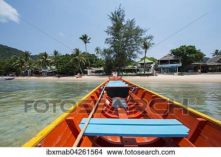 Picture - Bug von fahrendem Longtail-Boot im Meer, Insel Koh Tao, Golf von Thailand, Thailand, Asien. Fotosearch