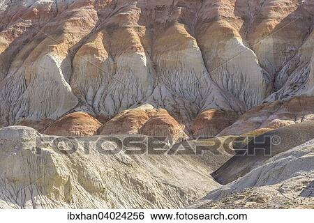 Stock Photograph - Bunte Hugel im Versteinerter Wald Monumento Natural Bosques Petrificado, Sarmiento, Chubut, Argentinien, Sudamerika. Fotosearch