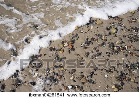 Stock Image - Bunte Kieselsteine am Sandstrand, Ostsee-Strand, Ahrenshoop, Fischland, Fischland-Darss-Zingst, Mecklenburg-Vorpommern, Deutschland, Europa. Fotosearch