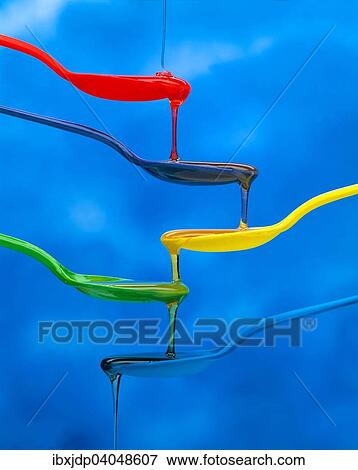Bunte Loffel mit Honig, der die Farbe andert, wie er uber sie hinunter fliesst View Large Photo Image Stock Photo - Bunte Loffel mit Honig, der die Farbe andert, wie er uber sie hinunter fliesst. Fotosearch
