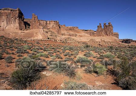 Stock Photo - Courthouse Towers, rechts Three Gossips, Arches National Park, Utah, USA, Nordamerika. Fotosearch