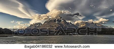 Cuernos del Paine und Lago Grey im Abendlicht, Nationalpark Torres del Paine, Patagonien, Chile, Sudamerika View Large Photo Image Stock Image - Cuernos del Paine und Lago Grey im Abendlicht, Nationalpark Torres del Paine, Patagonien, Chile, Sudamerika. Fotosearch