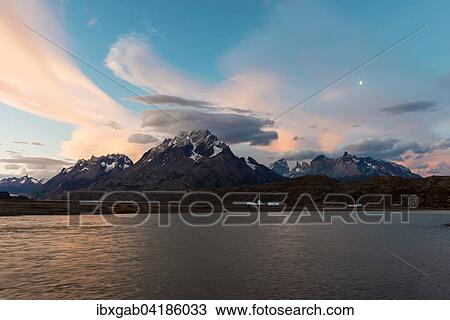 Cuernos del Paine und Lago Grey im Abendlicht, Nationalpark Torres del Paine, Patagonien, Chile, Sudamerika View Large Photo Image Stock Image - Cuernos del Paine und Lago Grey im Abendlicht, Nationalpark Torres del Paine, Patagonien, Chile, Sudamerika. Fotosearch
