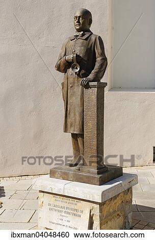 Denkmal fur Ladislaus Batthyany-Strattmann vor Klosterkirche, Gussing, Sudburgenland, Burgenland, Osterreich, Europa View Large Photo Image Stock Image - Denkmal fur Ladislaus Batthyany-Strattmann vor Klosterkirche, Gussing, Sudburgenland, Burgenland, Osterreich, Europa. Fotosearch