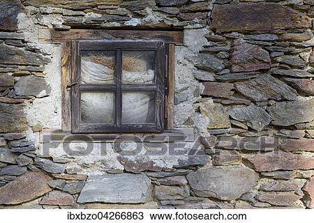 Detailansicht eines alten Fensters von der Sterzmuhle, Nationalpark Sumava, Bohmerwald, Tschechien, Europa View Large Photo Image Stock Image - Detailansicht eines alten Fensters von der Sterzmuhle, Nationalpark Sumava, Bohmerwald, Tschechien, Europa. Fotosearch