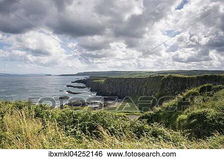 Die Klippen der Causeway Coast, County Antrim, Nordirland, Vereinigtes Konigreich View Large Photo Image Stock Photograph - Die Klippen der Causeway Coast, County Antrim, Nordirland, Vereinigtes Konigreich. Fotosearch
