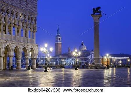 Stock Photograph - Dogenpalast und Kirche San Giorgio Maggiore mit Markuslowe, Venedig, Venetien, Italien, Europa. Fotosearch