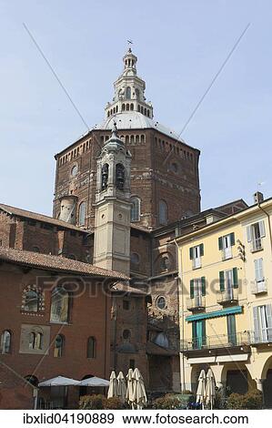 Dom und Broletto, von der Piazza della Vittoria, Pavia, Lombardei, Italien, Europa View Large Photo Image Stock Photo - Dom und Broletto, von der Piazza della Vittoria, Pavia, Lombardei, Italien, Europa. Fotosearch