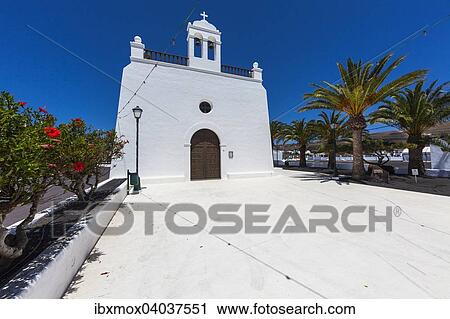 Stock Image - Dorfkirche San Isidro Labrador, Uga, La Geria, Lanzarote, Kanarische Inseln, Spanien, Europa. Fotosearch