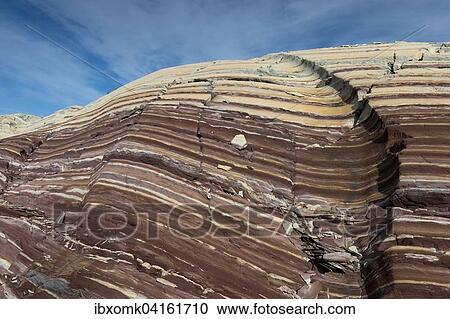 Durch Eisenkristalle rotlich gefarbter Kalkstein und weiss-gelblicher Dolomit, Meeressediment, Segelsallskapet oder Segelselskapets Fjord, Nordost-Gronland-Nationalpark, Gronland, Nordamerika View Large Photo Image Stock Image - Durch Eisenkristalle rotlich gefarbter Kalkstein und weiss-gelblicher Dolomit, Meeressediment, Segelsallskapet oder Segelselskapets Fjord, Nordost-Gronland-Nationalpark, Gronland, Nordamerika. Fotosearch