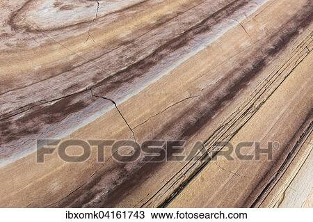 Durch Eisenkristalle rotlich gefarbter Kalkstein und weiss-gelblicher Dolomit, Meeressediment, Segelsallskapet oder Segelselskapets Fjord, Nordost-Gronland-Nationalpark, Gronland, Nordamerika View Large Photo Image Stock Image - Durch Eisenkristalle rotlich gefarbter Kalkstein und weiss-gelblicher Dolomit, Meeressediment, Segelsallskapet oder Segelselskapets Fjord, Nordost-Gronland-Nationalpark, Gronland, Nordamerika. Fotosearch