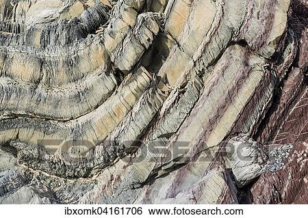 Durch Eisenkristalle rotlich gefarbter Kalkstein und weiss-gelblicher Dolomit, Meeressediment, Segelsallskapet oder Segelselskapets Fjord, Nordost-Gronland-Nationalpark, Gronland, Nordamerika View Large Photo Image Stock Photograph - Durch Eisenkristalle rotlich gefarbter Kalkstein und weiss-gelblicher Dolomit, Meeressediment, Segelsallskapet oder Segelselskapets Fjord, Nordost-Gronland-Nationalpark, Gronland, Nordamerika. Fotosearch