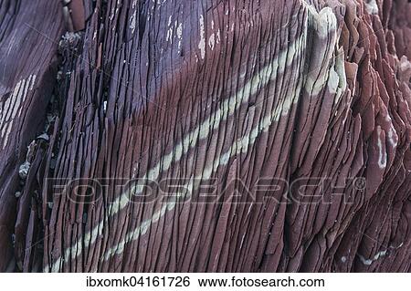 Durch Eisenkristalle rotlich gefarbter Kalkstein und weiss-gelblicher Dolomit, Meeressediment, Segelsallskapet oder Segelselskapets Fjord, Nordost-Gronland-Nationalpark, Gronland, Nordamerika View Large Photo Image Stock Photograph - Durch Eisenkristalle rotlich gefarbter Kalkstein und weiss-gelblicher Dolomit, Meeressediment, Segelsallskapet oder Segelselskapets Fjord, Nordost-Gronland-Nationalpark, Gronland, Nordamerika. Fotosearch