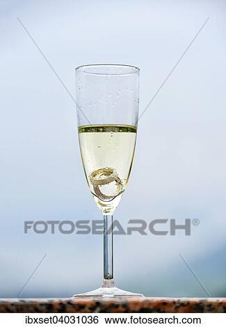 Eheringe im Sektglas View Large Photo Image Stock Photograph - Eheringe im Sektglas. Fotosearch