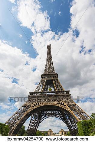 Stock Image - Eiffelturm, Tour Eiffel, Champs de Mars, Paris, Ile-de-France, Frankreich, Europa. Fotosearch