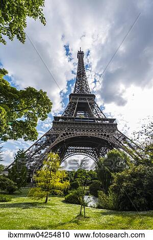 Stock Image - Eiffelturm, Tour Eiffel, Champs de Mars, Paris, Ile-de-France, Frankreich, Europa. Fotosearch